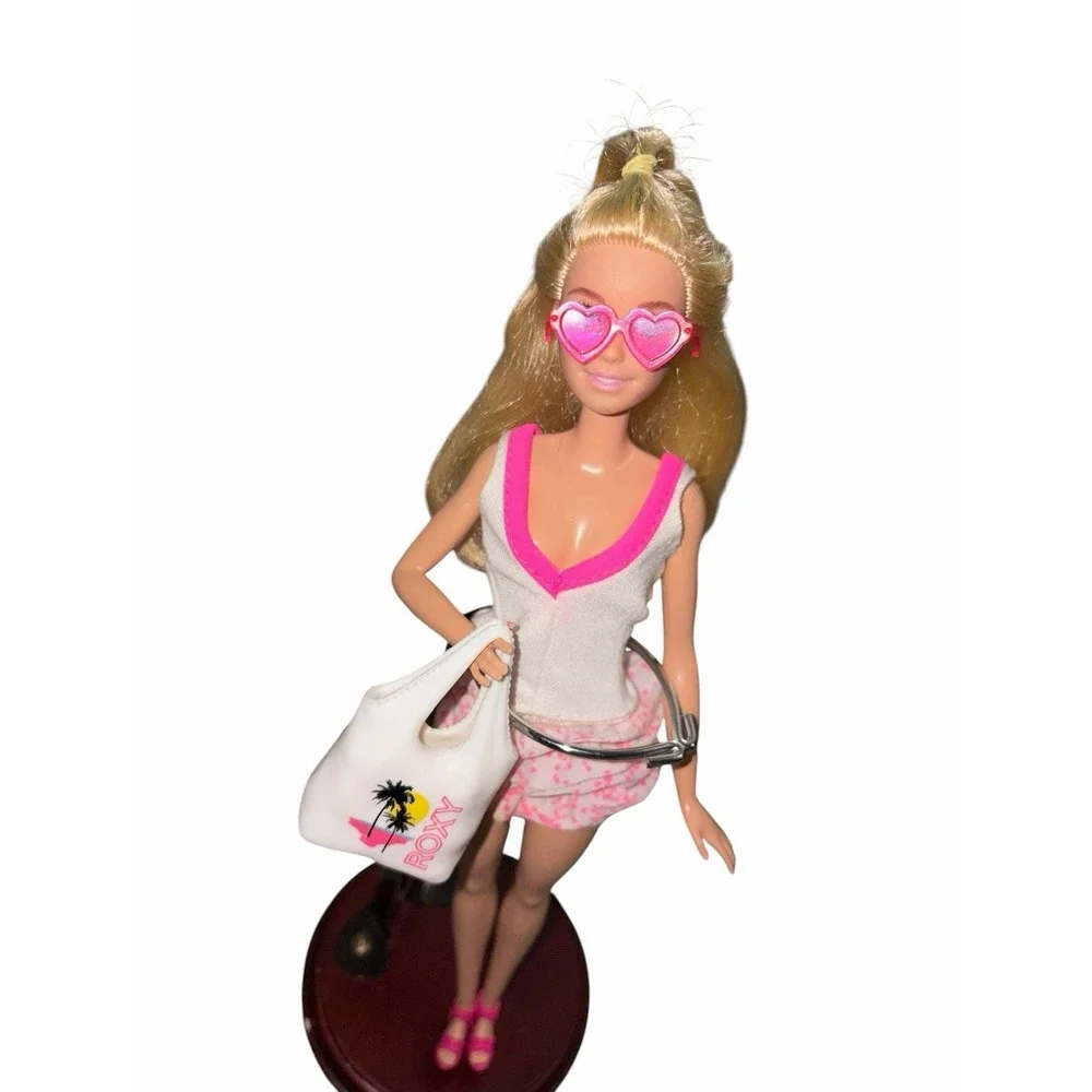 Barbie Doll Blonde Roxy Fashion Pack Outfit Heart Sunglasses‎ Beach Bag Mattel